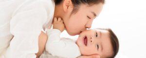 Skincare untuk Bayi Baru Lahir Terbaik & Urutan Penggunaannya