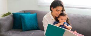 7 Manfaat Membacakan Dongeng Anak Sebelum Tidur