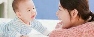 Umur Berapa dan Bagaimana Cara Mengajarkan Bayi Agar Bisa Bicara?